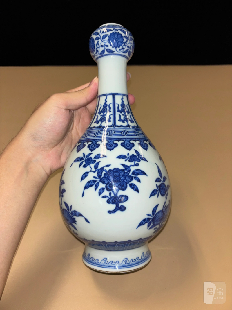 清光绪 青花折枝花果纹蒜头瓶 - 图2